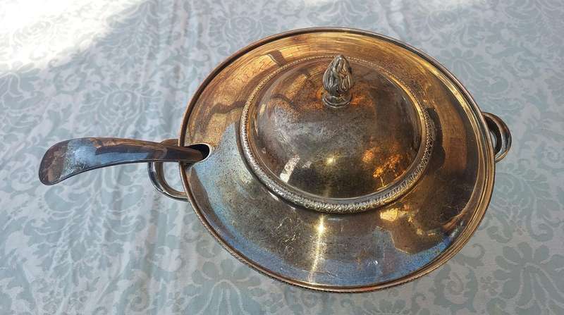 A VINTAGE TUREEN AND A GLASS INSERT BOWL WITH A LADEL SOLD AS IS