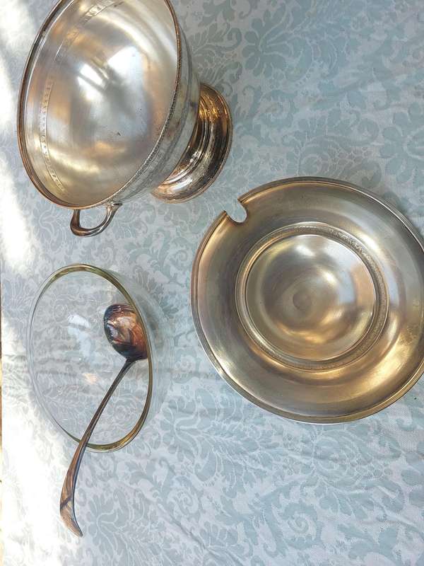 A VINTAGE TUREEN AND A GLASS INSERT BOWL WITH A LADEL SOLD AS IS