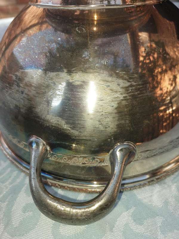 A VINTAGE TUREEN AND A GLASS INSERT BOWL WITH A LADEL SOLD AS IS