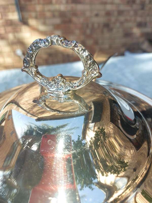 A VINTAGE SILVER PLATED SOUP TUREEN WITH A LADEL SOLD AS IS