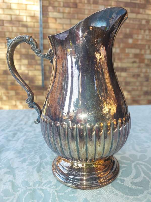 A VINTAGE EPNS VICTORIAN WATER JUG SOLD AS IS