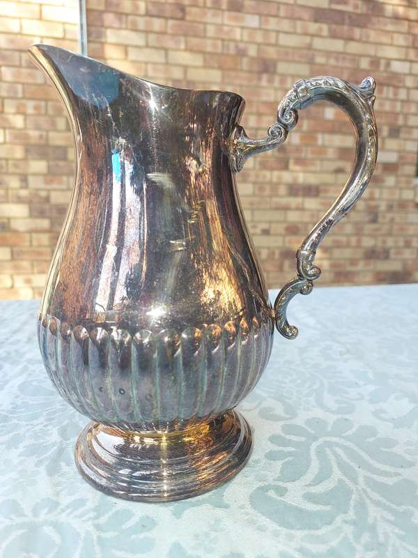 A VINTAGE EPNS VICTORIAN WATER JUG SOLD AS IS