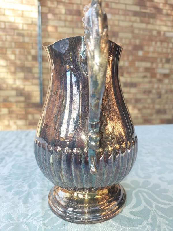 A VINTAGE EPNS VICTORIAN WATER JUG SOLD AS IS