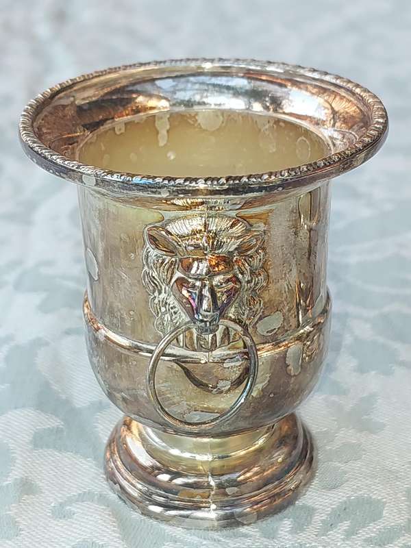 A COLLECTION OF5 LION HEAD TOOTH PIK HOLDERS SOLD AS IS SILVER PLATED
