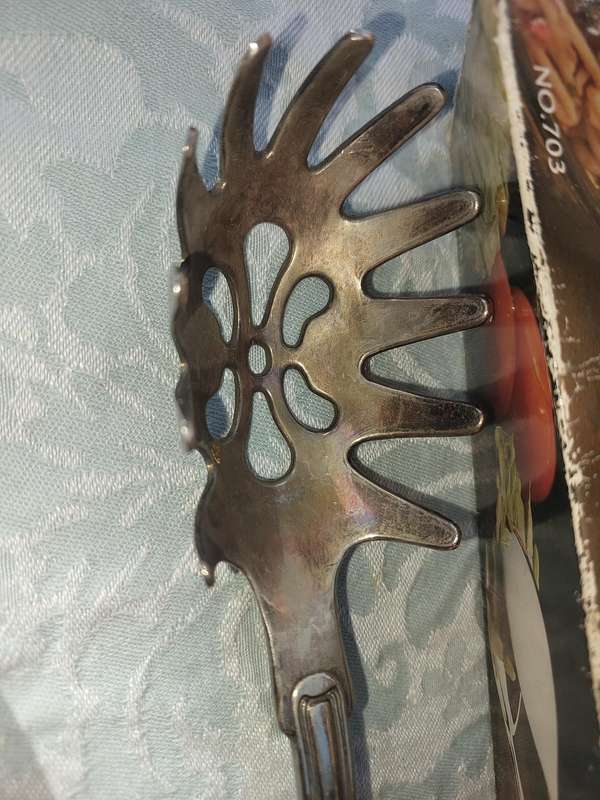 A SALAD TONG SOLD AS IS