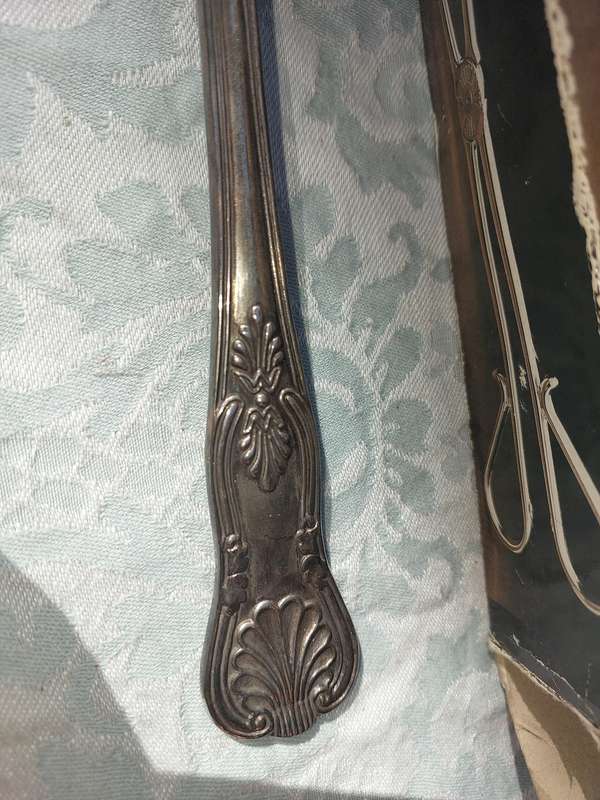 A SALAD TONG SOLD AS IS