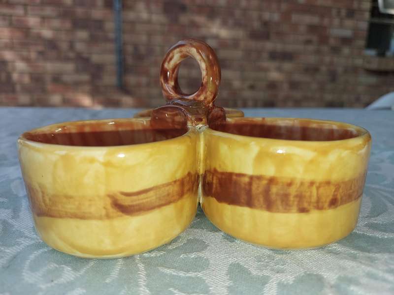 A HANDMADE CERAMIC THREE-COMPARTMENTED CONDIMENT CADDY SOLD AS IS