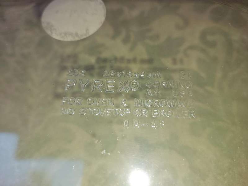 A VIBTAGE B PYREX CORNING CASSEROLE AND A STAND SOLD AS IS