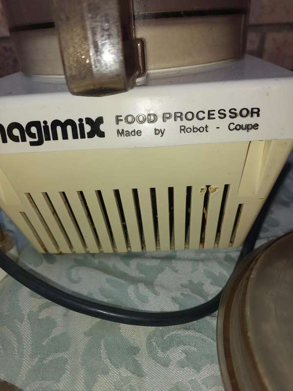 A VINTAGE MAGIMIX FOOD PROCESSOR BY ROBOT -COUP IN WORKING ORDER WITH THE BLADES SOLD AS IS