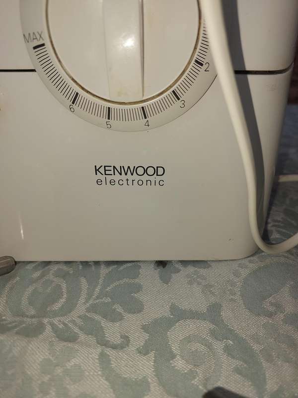 A VINTAGE KENWOOD CHEF ELECTRONIC WITH ALL THE COMPONENTS IN WORKING ORDER SOLD AS IS