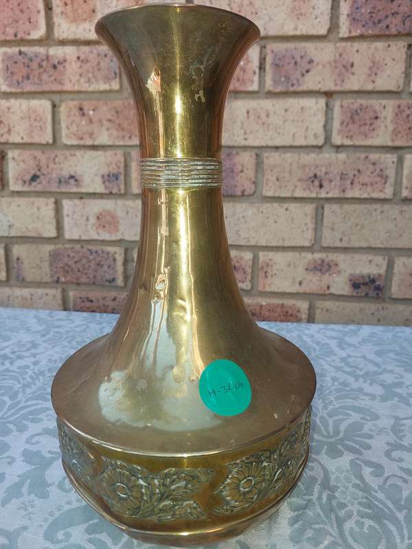 A VINTAGE ORNATE BRASS VASE MADE IN HOLAND SOLD AS IS