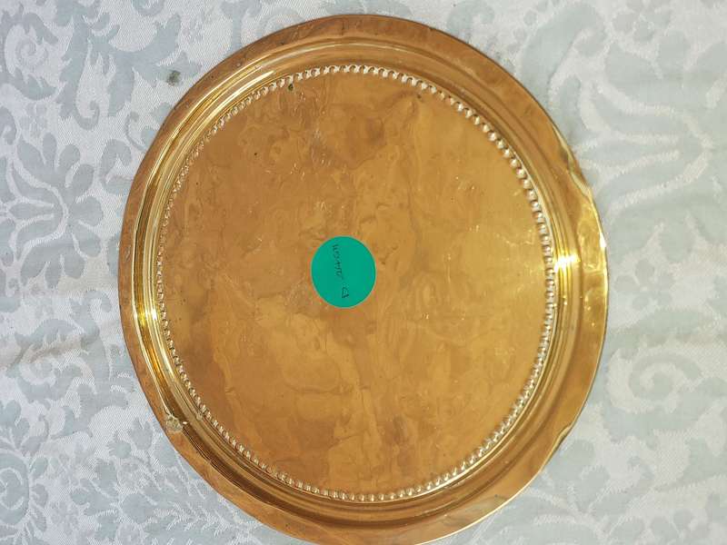 A VINTAGE BRASS TEA SERVING TRAY SOLD AS IS