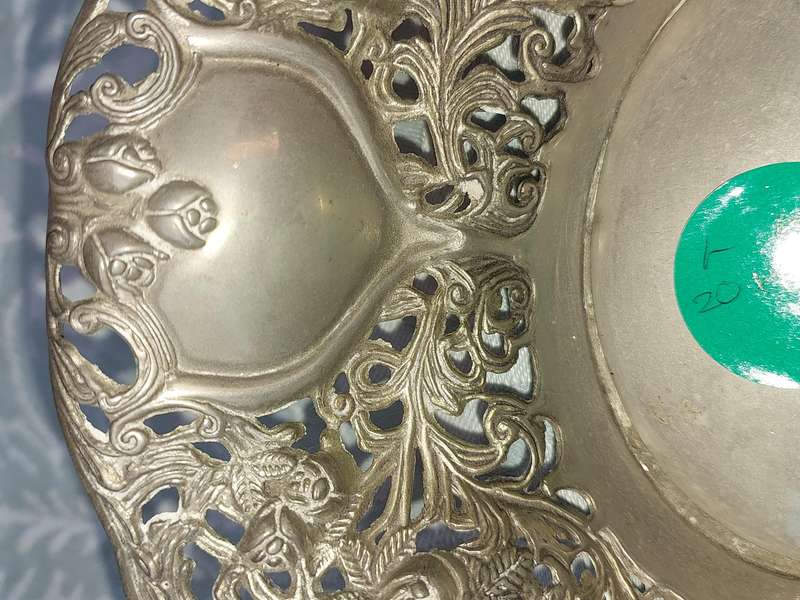AN ORNATE EDWARDIAN STYLE SWEETS SERVING BASKET TRAY SOLD AS IS