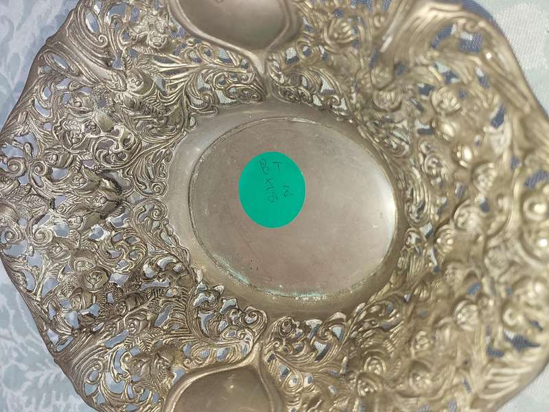 AN ORNATE EDWARDIAN STYLE SWEETS SERVING BASKET TRAY SOLD AS IS