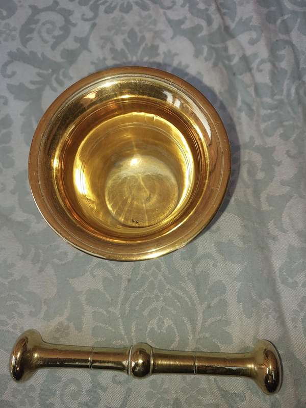 A BEAUTIFULL INDIAN PASTEL AND MORTER BRASS HEAVY DUTY SOLD AS IS