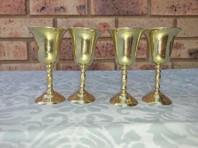 A SET OF 4 BRASS SHERRY TOT GOBLETS SOLD AS IS