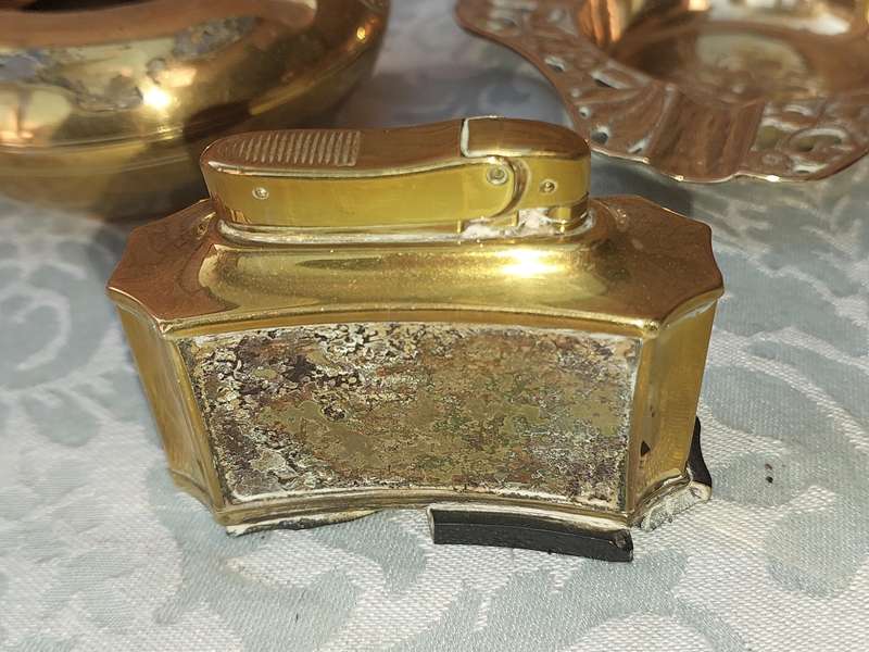 A COLLECTION OF ART DECOR ASHTRAYS