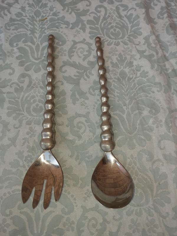 AN ORNATE SET OF SALAD ladles