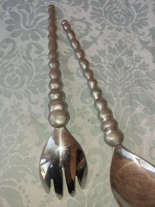 AN ORNATE SET OF SALAD ladles
