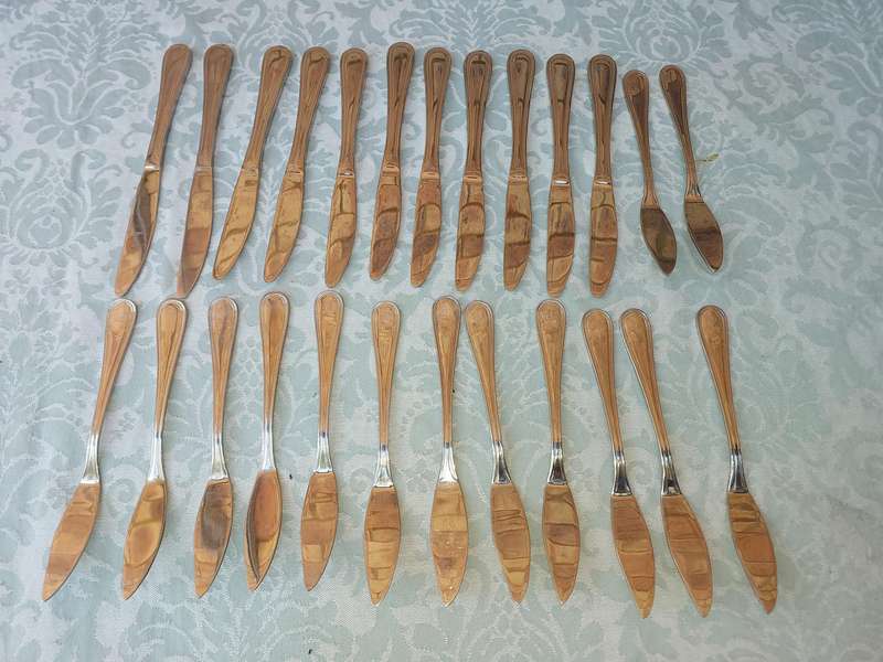 A COLLECTION OF EETRITE STAINLESS STEEL BEAD KNIVES SOLD AS IS