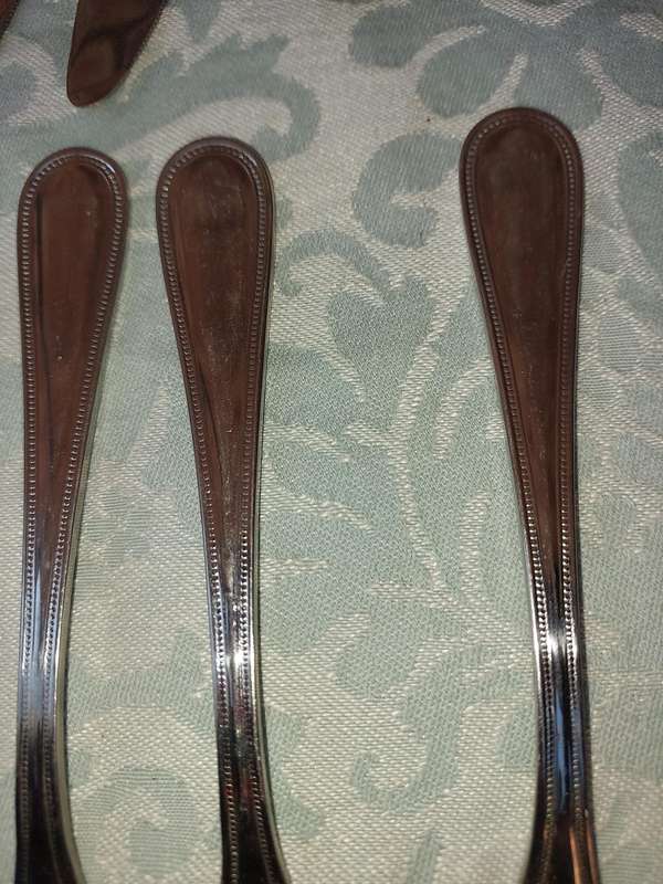A COLLECTION OF EETRITE STAINLESS STEEL BEAD KNIVES SOLD AS IS