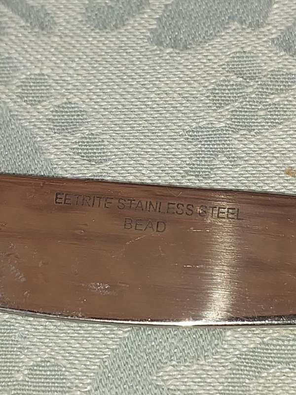 A COLLECTION OF EETRITE STAINLESS STEEL BEAD KNIVES SOLD AS IS