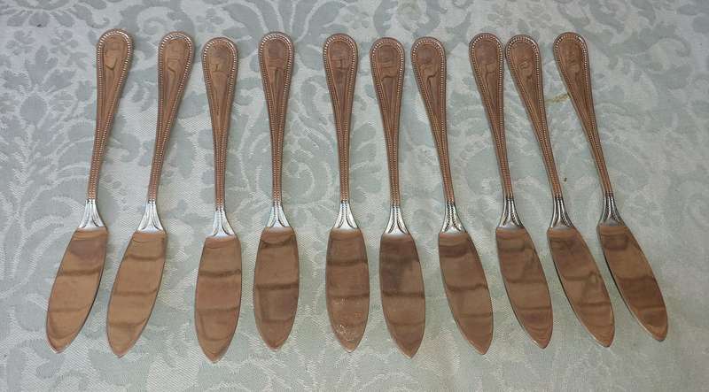 A SET OF 18/10 STAINLESS STEEL FISH KNIVES SOLD AS IS