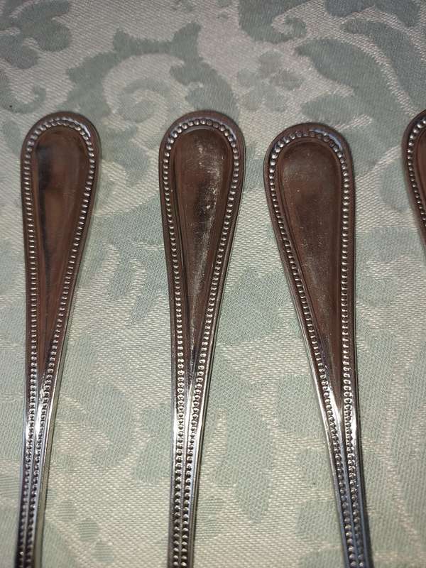 A SET OF 18/10 STAINLESS STEEL FISH KNIVES SOLD AS IS