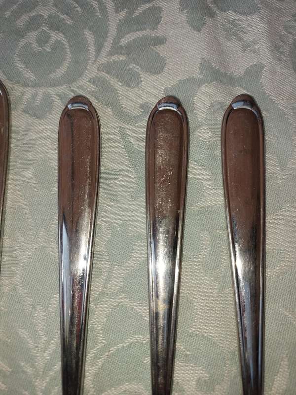 A VINTAGE SET OF FLORENCE 18 10 FISH KNIVES SOLD AS IS