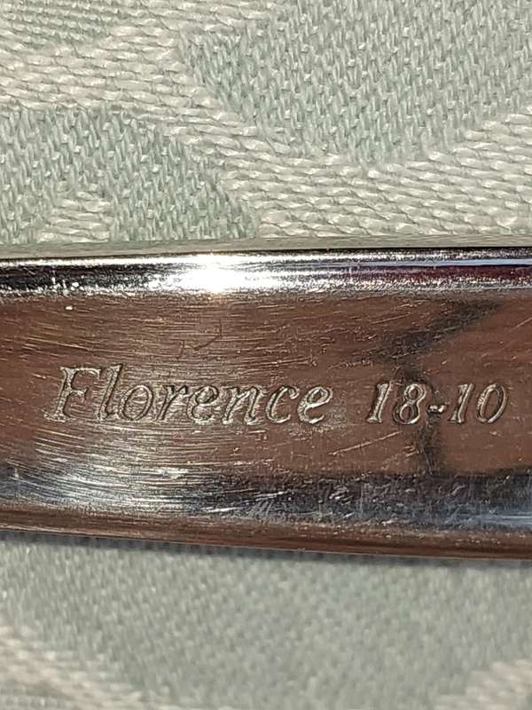 A VINTAGE SET OF FLORENCE 18 10 FISH KNIVES SOLD AS IS