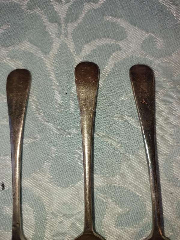 A SET OF 4 VINTAGE TEASPOONS EPNS SOLD AS IS