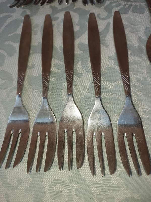 A SET OF ANGORA STAINLESS STEEL MADE IN ENGLAND DESERT FORKS SOLD AS IS R350