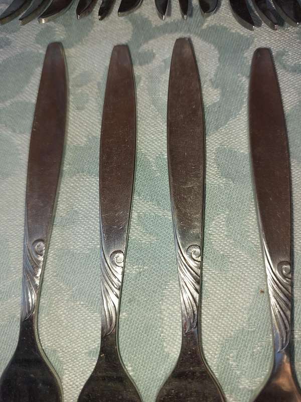 A SET OF ANGORA STAINLESS STEEL MADE IN ENGLAND DESERT FORKS SOLD AS IS R350