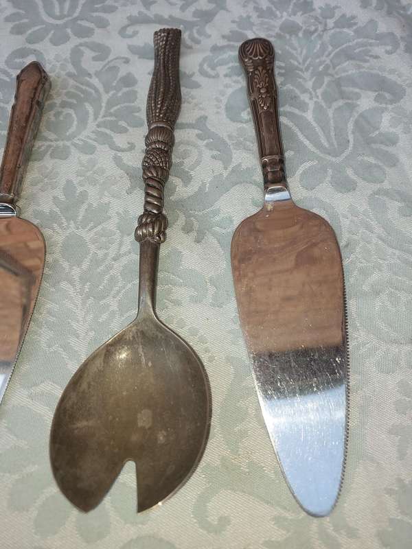AN ENTIRE COLLECTION CAKE CUTTERS SOLD AS IS