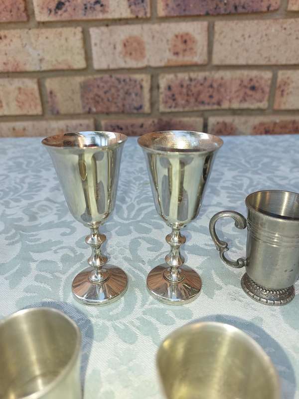 A COLLECTION BAR ACCESSORIES SOLD AS IS