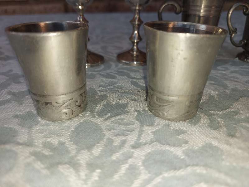 A COLLECTION BAR ACCESSORIES SOLD AS IS