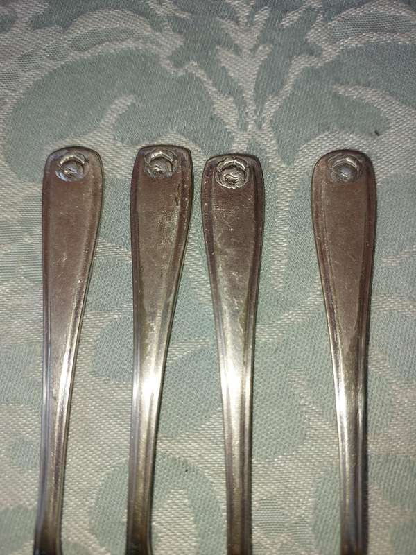 A SET OF 4 EPNS CAKE FORKS SOLD AS IS