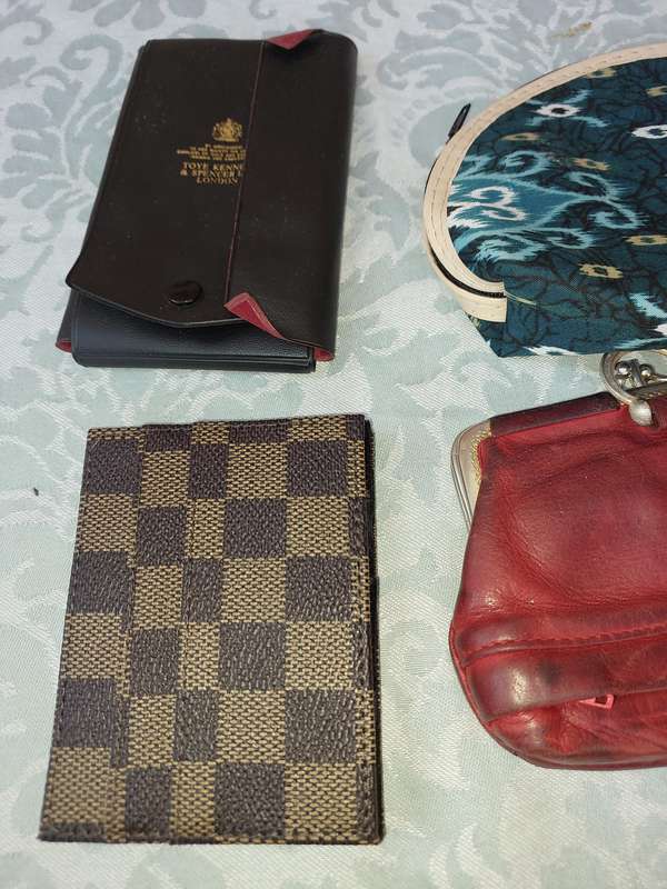 A  JOBLOT PURSES SOLD AS IS