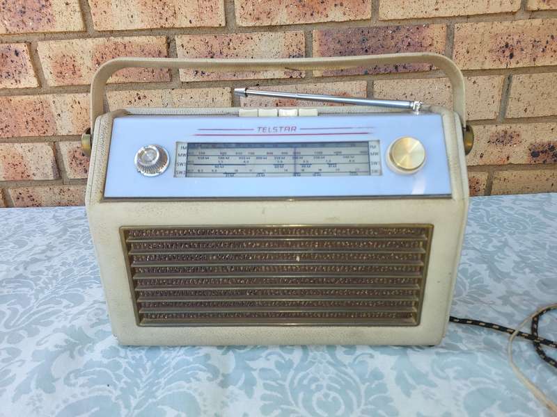 An antique telstar fm radio sold as is not tested
