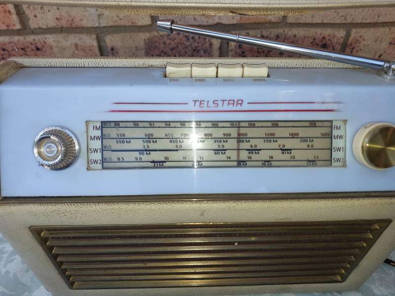 An antique telstar fm radio sold as is not tested