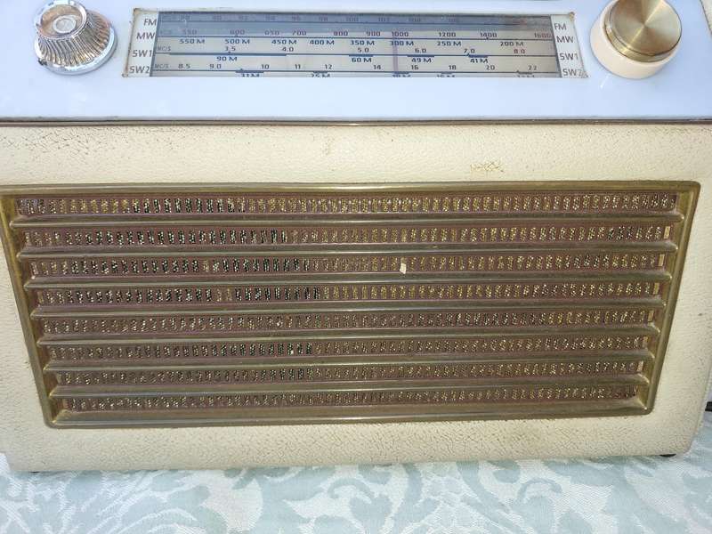 An antique telstar fm radio sold as is not tested