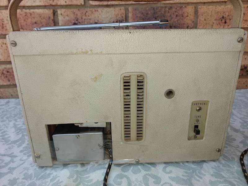 An antique telstar fm radio sold as is not tested