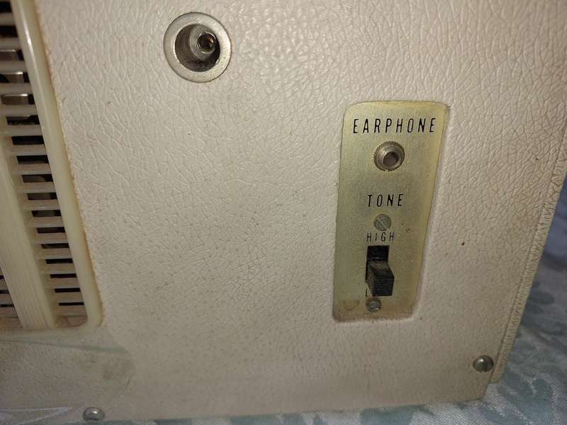 An antique telstar fm radio sold as is not tested