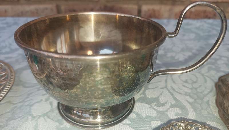 A VINTAGE COLLECTION OF EPNS AND SIVERPLATED KITCEHEN UTENSILS SOLD AS IS