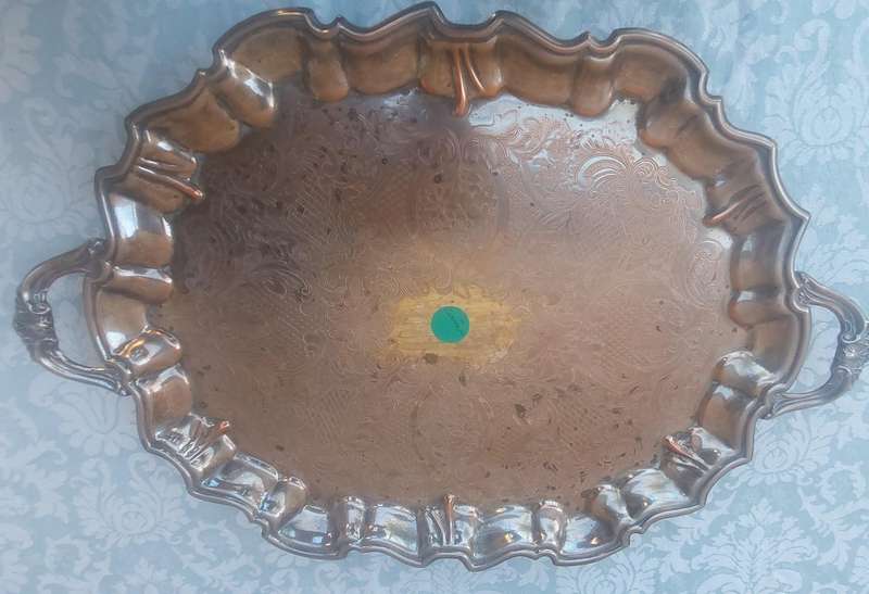 A VINTAGE LARGE SILVER PLATED EDWARDIAN SERVING TRAY WITH HANDLES SOLD AS IS