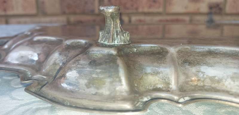 A VINTAGE LARGE SILVER PLATED EDWARDIAN SERVING TRAY WITH HANDLES SOLD AS IS