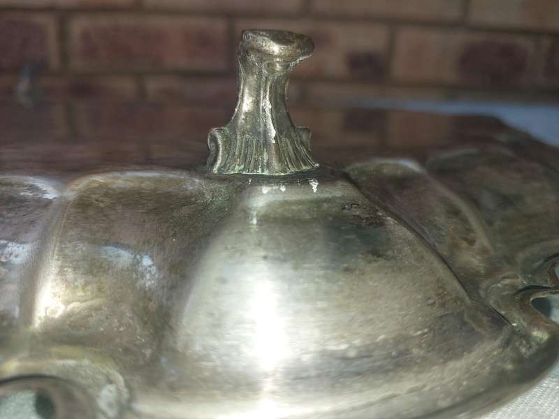 A VINTAGE LARGE SILVER PLATED EDWARDIAN SERVING TRAY WITH HANDLES SOLD AS IS