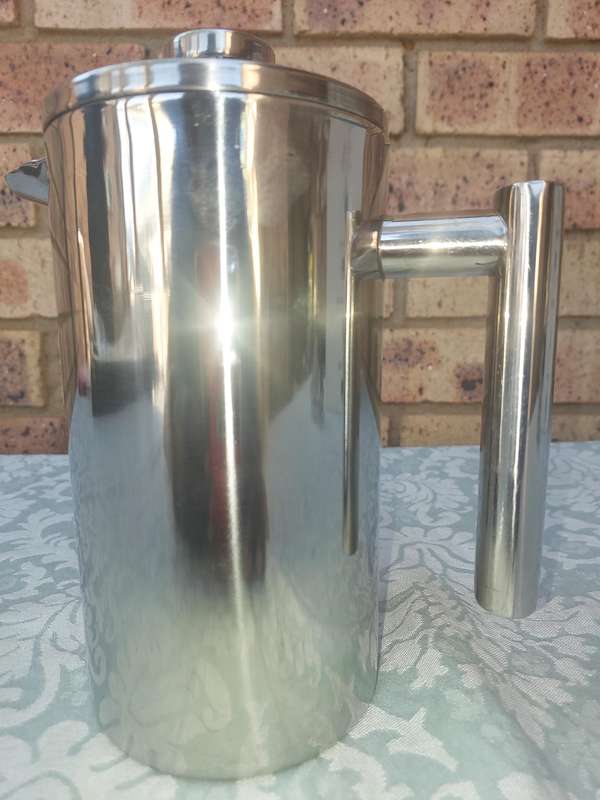 A MINT CONDITION STAINLESS STEEL COFFEE PLUNGER SOLD AS IS