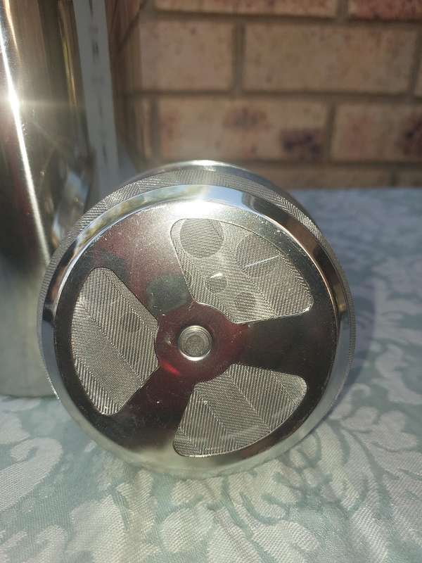 A MINT CONDITION STAINLESS STEEL COFFEE PLUNGER SOLD AS IS