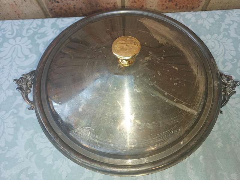 A VINTAGE SILVER TUREEN WITH A PYREX INNER GLASS COMPARTMENTED WITH A GOLD HANDLE LID